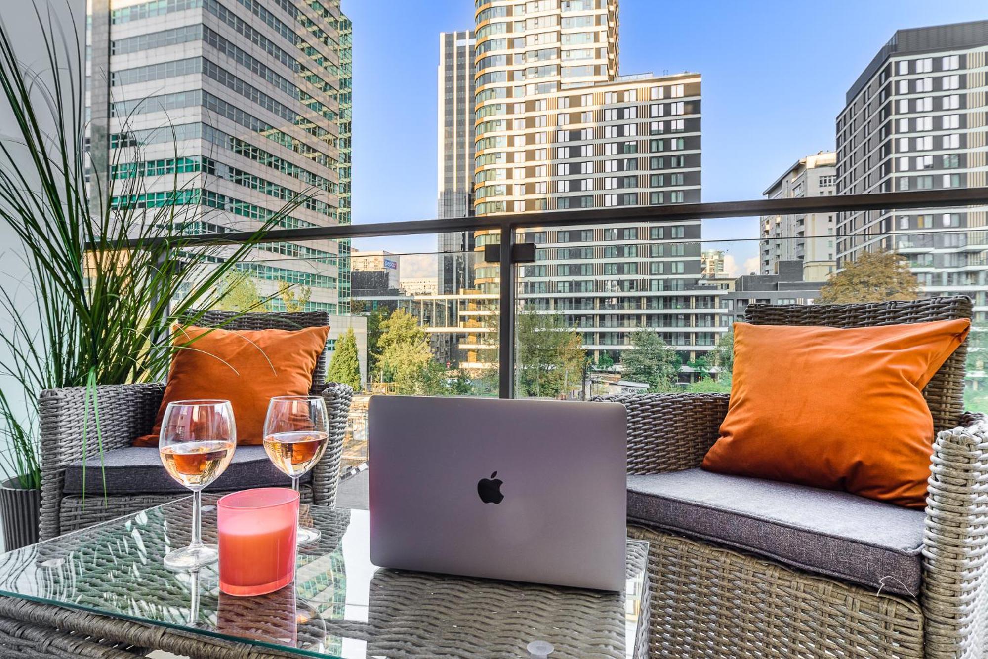 Luxury Apartments In Platinum Tower Варшава Экстерьер фото