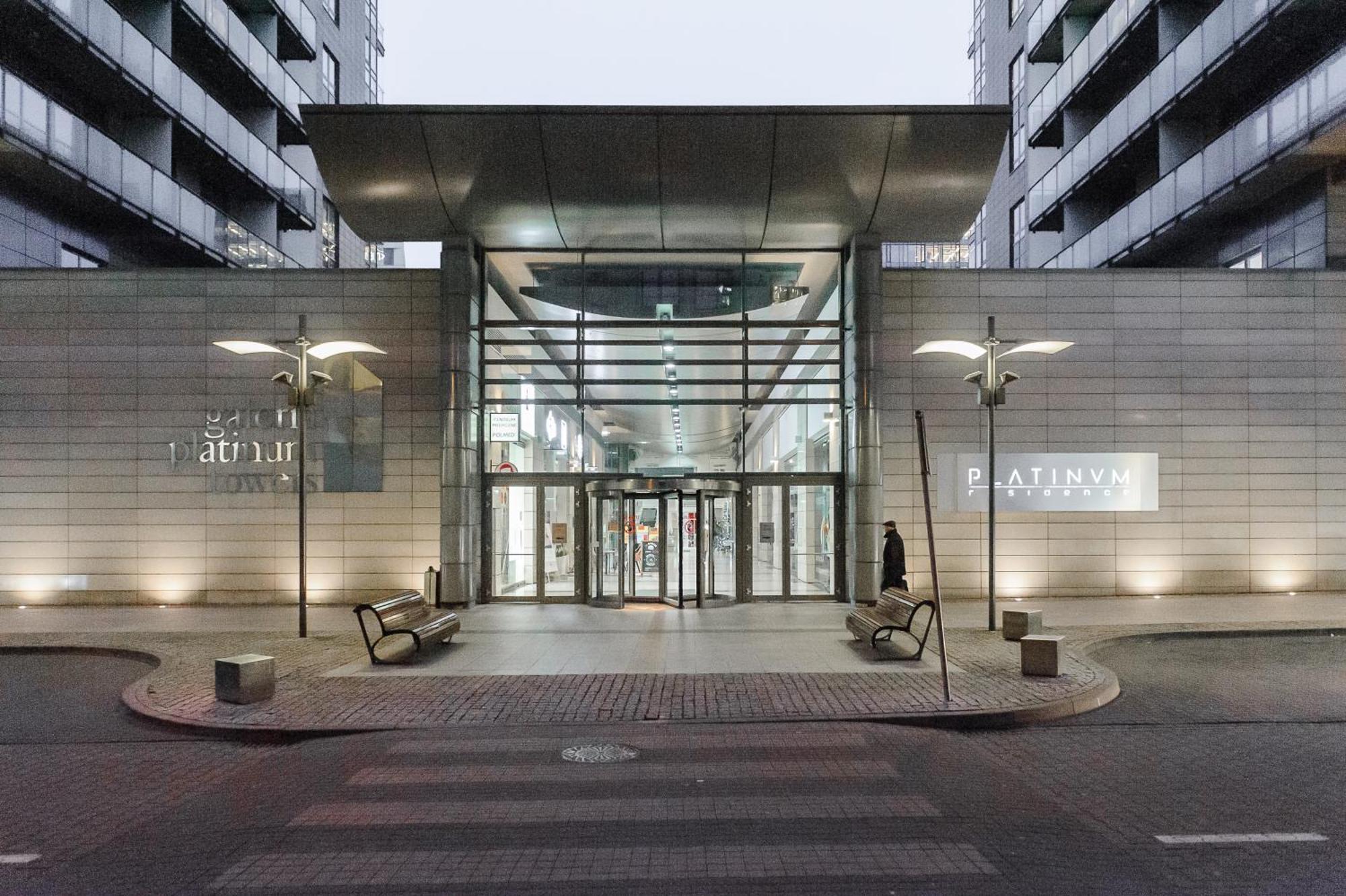 Luxury Apartments In Platinum Tower Варшава Экстерьер фото